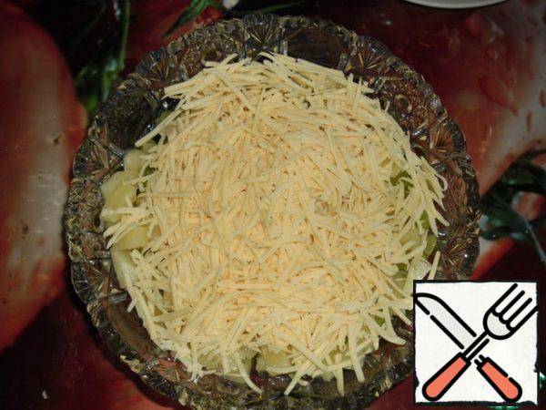 Sprinkle with grated cheese on a coarse grater.
