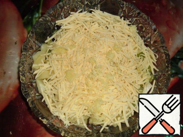 Grate the garlic on a fine grater and add to the rest of the ingredients.
