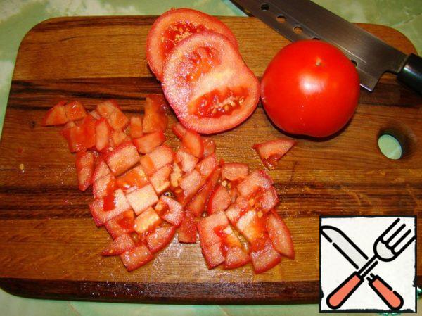 Cut tomatoes into not very small cubes.

