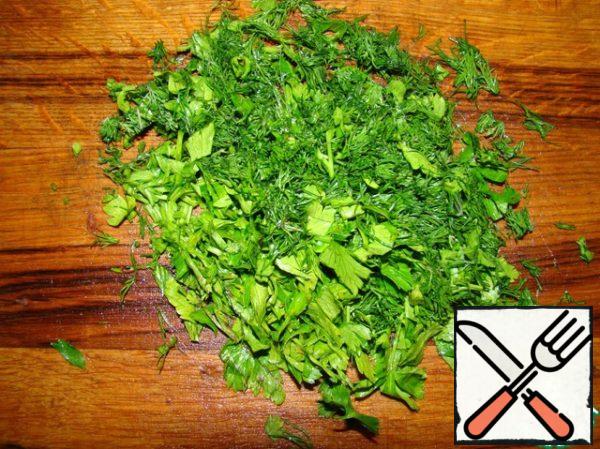 Finely chop the greens. My family loves parsley and dill very much.
