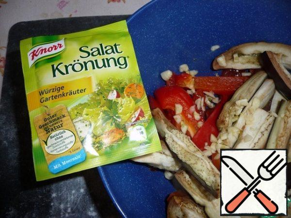 Add vegetable dressing, garlic.
