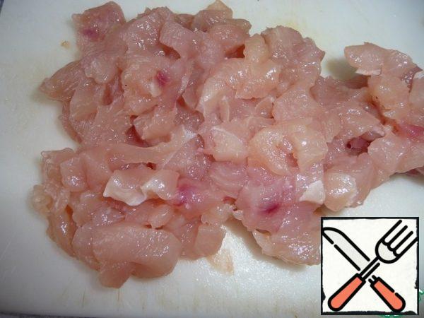 Finely chop the meat, add salt.
