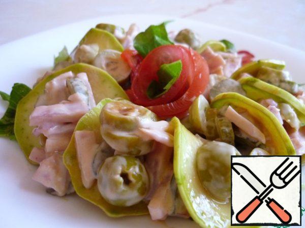 Decorate the salad as desired.