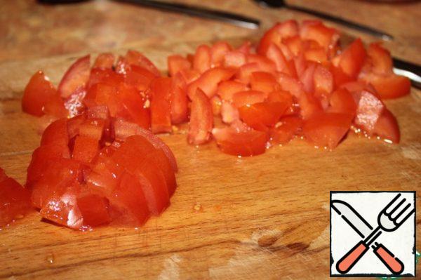 Wash the tomatoes, pour boiling water over them, cut into cubes.

