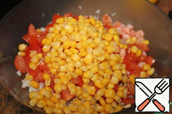Combine rice, shrimp, pepper, tomatoes, corn, seeds. Add salt and pepper (ground black) to taste.
