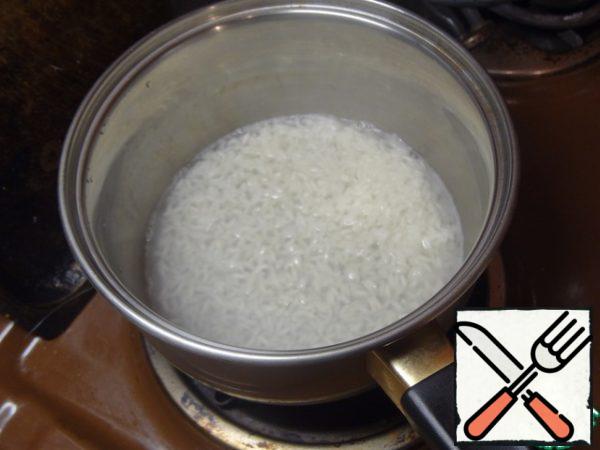 Boil the rice as indicated on the package.
