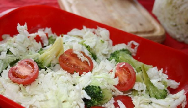 Chop the tomatoes coarsely.
