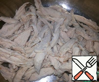 Boil chicken breast in salted water, cool, cut into strips.