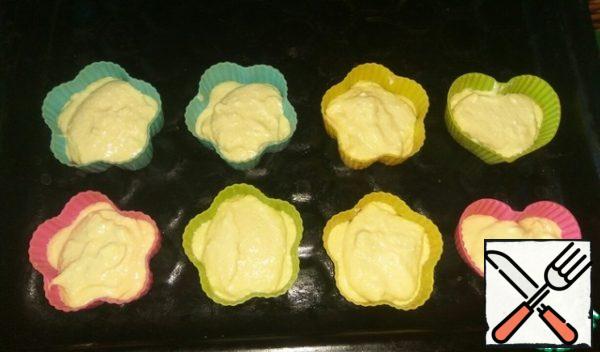 Put 0.5 tablespoons of dough on top of the jam.

