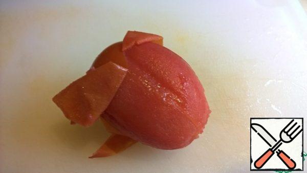 After that, immediately dip in very cold water for 1-2 minutes, remove and peel.
