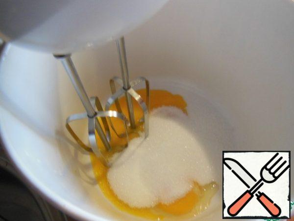 Beat egg yolks with sugar for 15 minutes. Prepare baking powder, vanilla sugar, zest of one lemon.