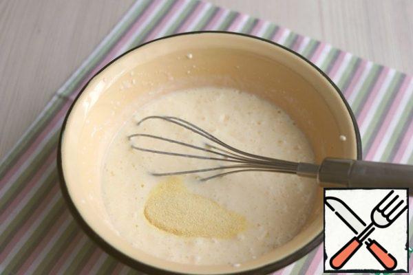 Then add semolinaav (3 tablespoons).