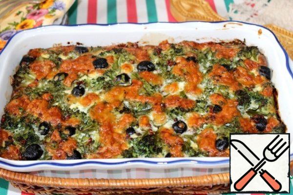 It is baked until a light crust is obtained, but this is at the request of the "worker", not necessarily, it is enough to darken slightly, both options are to your taste.