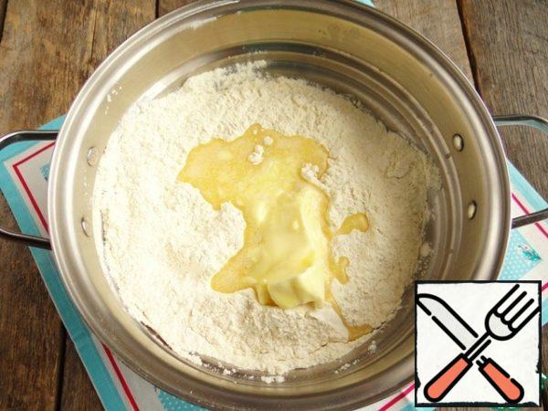 Then add butter at room temperature or melted in a bowl.
