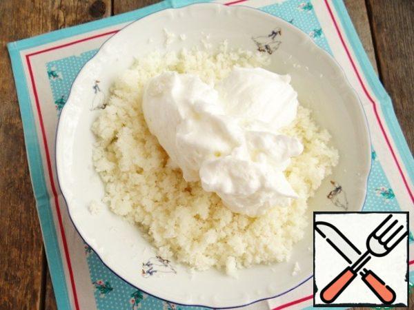 Only after that, prepare the filling - whisk the whites to peaks, gently combine them with the coconut filling.
