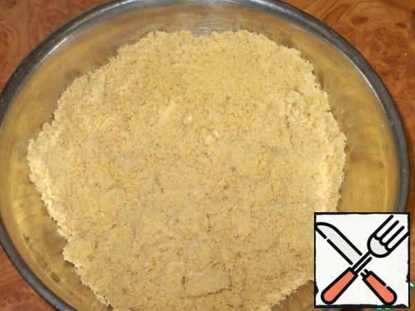 Completely cooled sesame seeds should be crushed in a coffee grinder.
