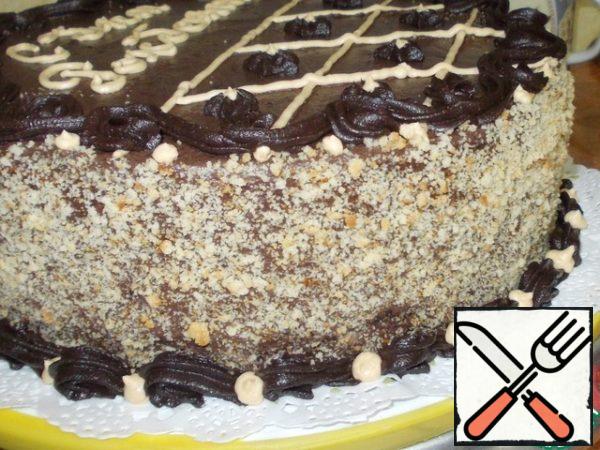 At the bottom of the cake base, make a rim. That's it! Now we send the cake to the refrigerator to cool down and you can serve it to the table. And you can leave it overnight in the refrigerator. Be sure to try to cook this famous pie! Surprise and delight your guests and loved ones!