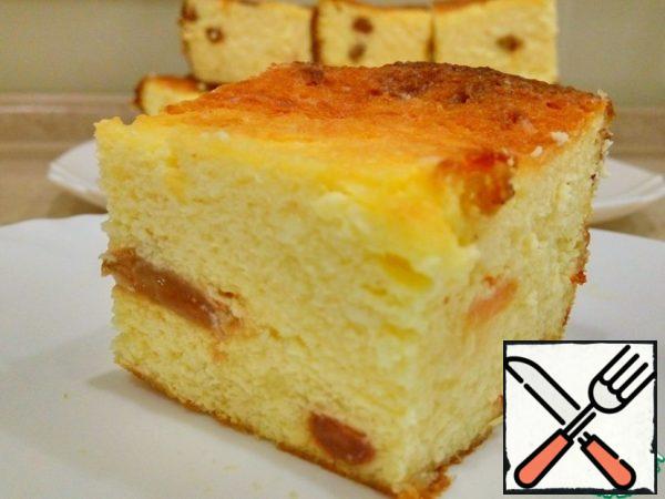 Remove the cooled curd casserole from the mold. Cut into portions and serve to the table. Enjoy your tea!