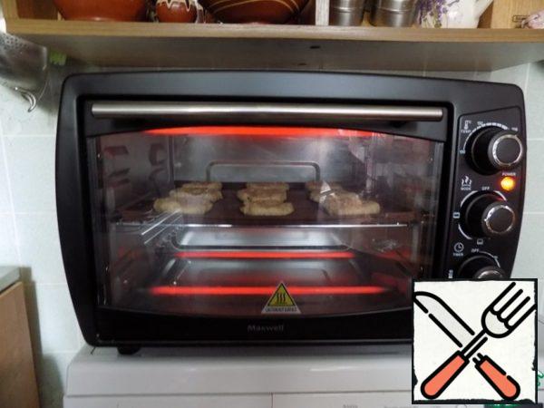 Put in the oven for 10-15 minutes. I have a mini oven and it bakes very fast. It took me 10 minutes. Don't overdo it with cookies. You need to take it out of the oven right away. Cool completely. Cookies in the baking process will get a larger diameter of ~ 7 cm.
