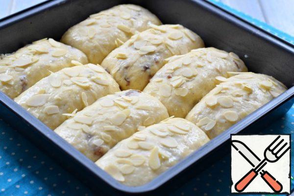 Grease the rolls that have come up with milk (1 tbsp. l.) and sprinkle with almond petals. (or chopped nuts)
