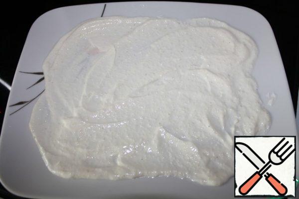 Mix yogurt or cream cheese with crushed garlic and salt.
Before serving, the dish is smeared with yogurt.
