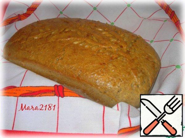 Bake in a preheated 180-190 degree oven for about 1 hour until golden brown. Readiness to check with a skewer.
So the bread is ready to eat.

Take the bread out of the mold and let it cool under a towel.