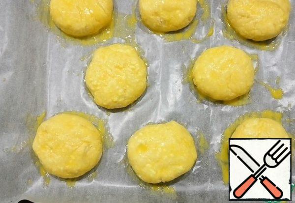 We send it to bake in the oven for 20-25 minutes at a temperature of 170 degrees.
