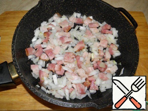 Fry the onion and bacon.
