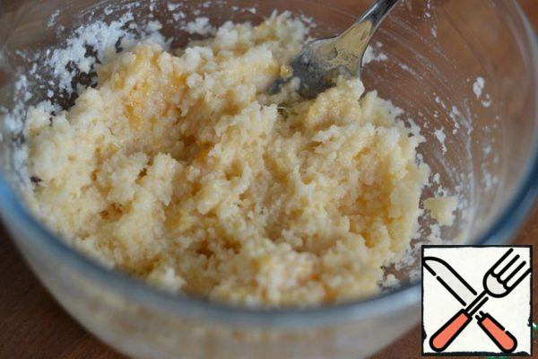Add apricots to the coconut filling. Mix it.
