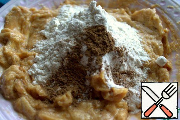 Mix with egg and add flour with baking soda, baking powder and cinnamon.
