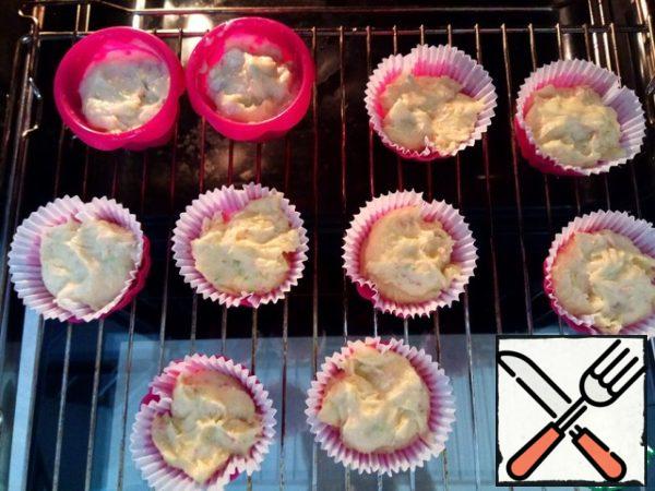 Next, distribute the dough into the molds (fill about 2/3 of the molds with the dough). Bake for about 20-25 minutes in a preheated 170 degree oven.
