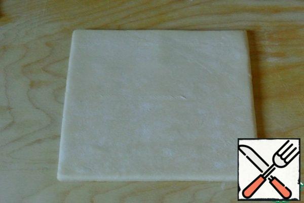 Put the frozen dough on the table and leave for 30 minutes.
