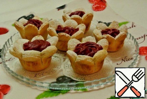 Flowers with Black Currant Mousse Recipe
