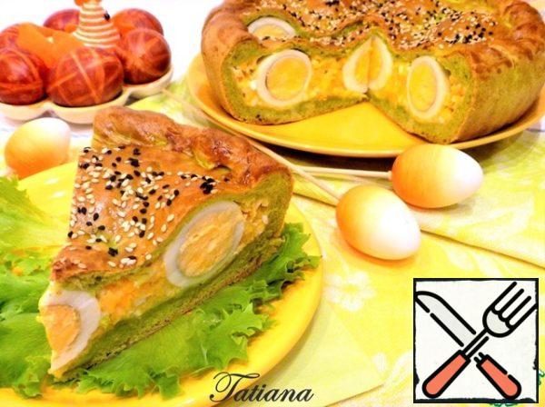 Let the finished pie cool down a little, cut the pie into portions, serve with fresh vegetables.
Enjoy your meal!