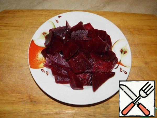 Cut the beetroot into slices

