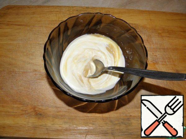 Mix mustard with mayonnaise and mix (I have Dijon mustard).
