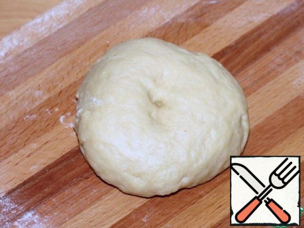 You will get a soft dough that does not stick to your hands, assemble it into a bun.
