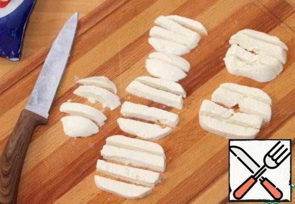 Cut the mozzarella into long thin slices.
