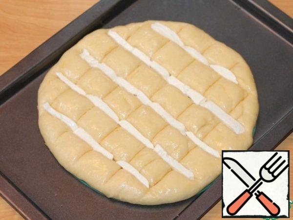 Make small incisions with a teaspoon and lay out the pieces of cheese.
