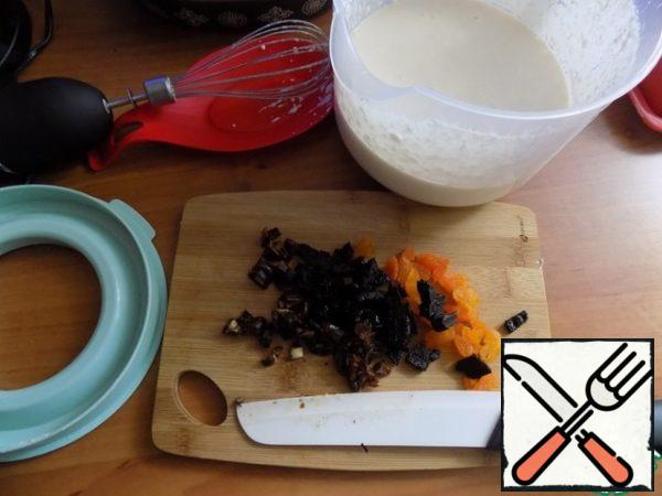 Cut dried fruits: dried apricots, prunes and dates.
