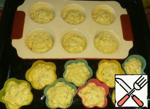 Pour the dough into the molds, sprinkle with sesame seeds if desired. Bake in a preheated 180 degree oven for 25 minutes until cooked.