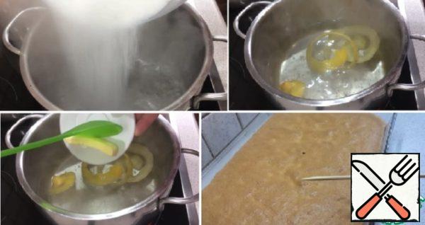 While the cake is being baked, we will boil the syrup.
Add sugar to the hot water and mix
Add the zest of one lemon and butter
Cook the syrup for 4-5 minutes
Pour lemon juice into the slightly cooled syrup and add cognac if desired.
