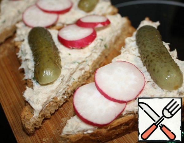 Snack Toasts from Mackerel in Norwegian Recipe