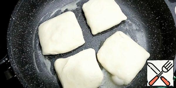 Preheat the frying pan, add a piece of butter and put the squares of cheese seam down.
