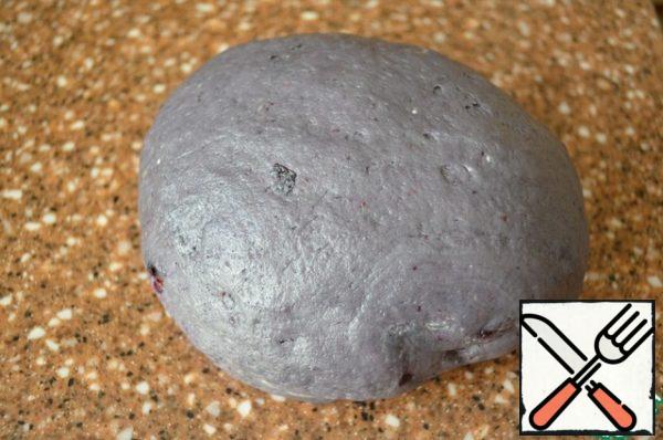 Knead the elastic dough, wrap it in cling film and put it in the refrigerator for 15 minutes.
Depending on the size of the eggs and the quality of the flour, it (flour) may need a little less or more.
