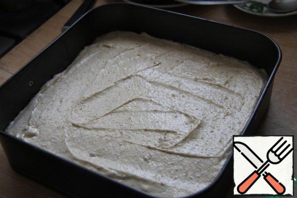 Pour the almond batter on top. Align it.
