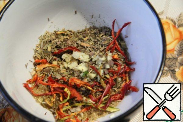 Mix all the spices, sugar, salt.
