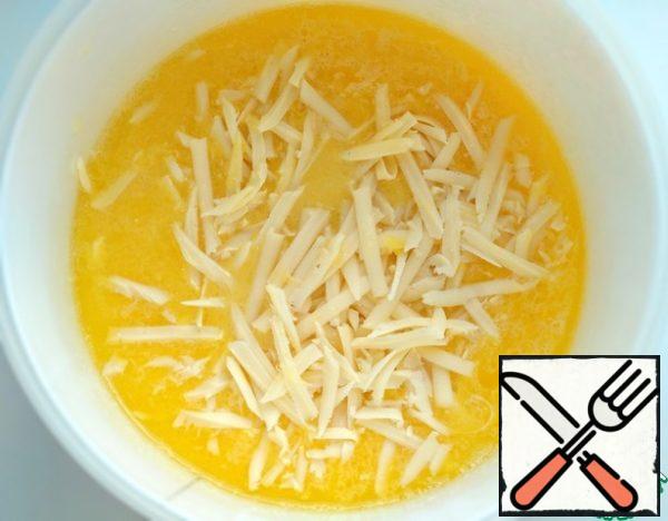To combine butter ( not hot) with egg, add milk and grated cheese (50 gr.).
