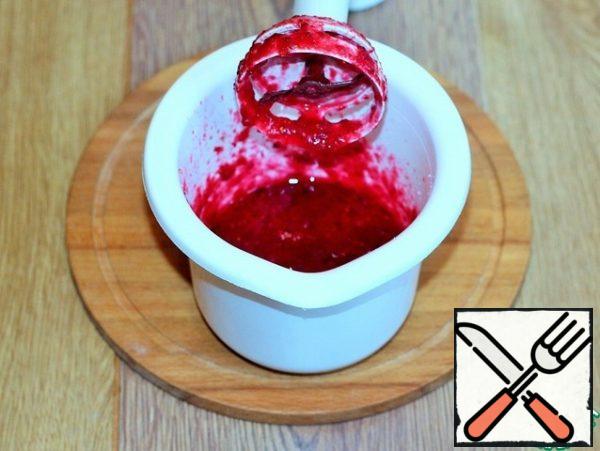 After grinding, the cranberries are passed through a sieve. I'm not.

