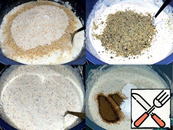 Beat the milk, adding 2 tablespoons
20% sour cream and leave it on the table until morning. The milk
turned sour. In a bowl with milk, pour the crushed:
oat flakes, nuts and seeds. Knead the dough with a spoon.
Add sugar, flour, salt, baking powder and vanilla.
